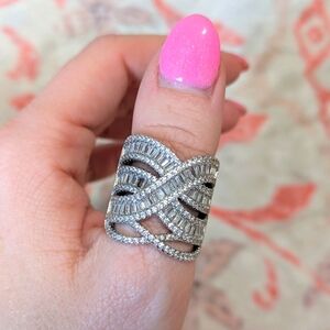 Large Elegant Intertwined Silver Sparkle Ring Approx Size 9